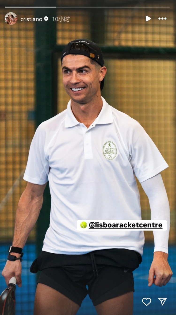 休閑時(shí)光！C羅社媒曬打板式網(wǎng)球照片