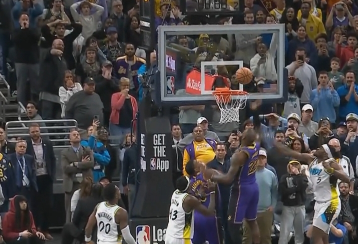 Skip：勒布朗壓哨絕殺拯救湖人 這空位補(bǔ)籃比上籃都容易