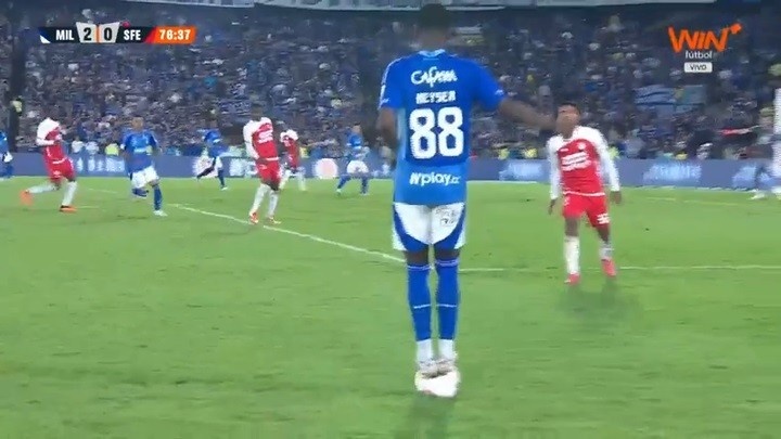 太陽(yáng)報(bào)：切爾西考察哥倫比亞19歲“刺頭”天才，雙腳踩球引發(fā)沖突