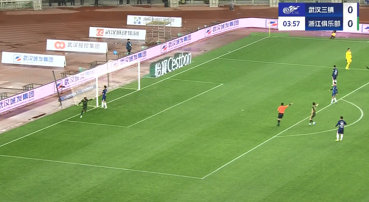 又是門將送禮！邵鏷亮出擊撞倒隊友送空門，布彭扎輕松破門