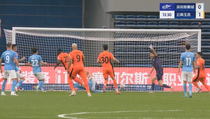 處子球！奧斯卡點(diǎn)射被撲+補(bǔ)射破門，玉昆1-0領(lǐng)先新鵬城