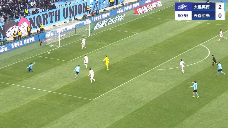 遍地機會啊！吳亞軻出球送禮，馬萊萊斷球打空門踢偏！