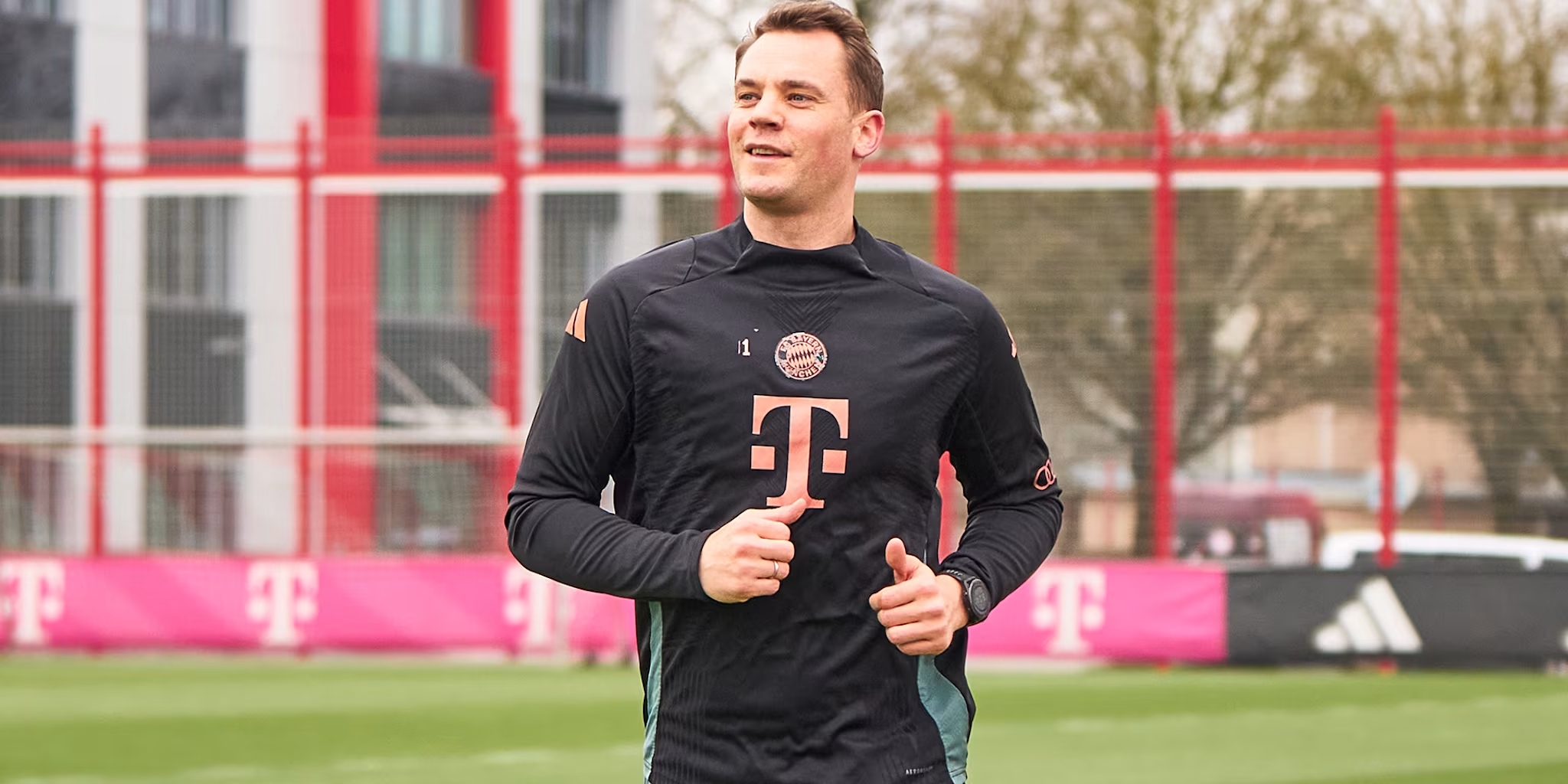 此前因慶祝進(jìn)球意外拉傷，拜仁官方：諾伊爾已恢復(fù)跑步訓(xùn)練