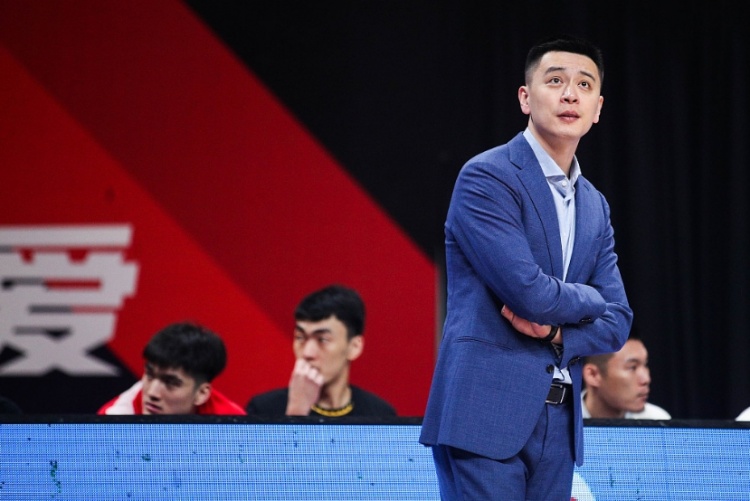 楊鳴：現階段比賽強度和季后賽沒多大區別 如何保持健康令人頭疼