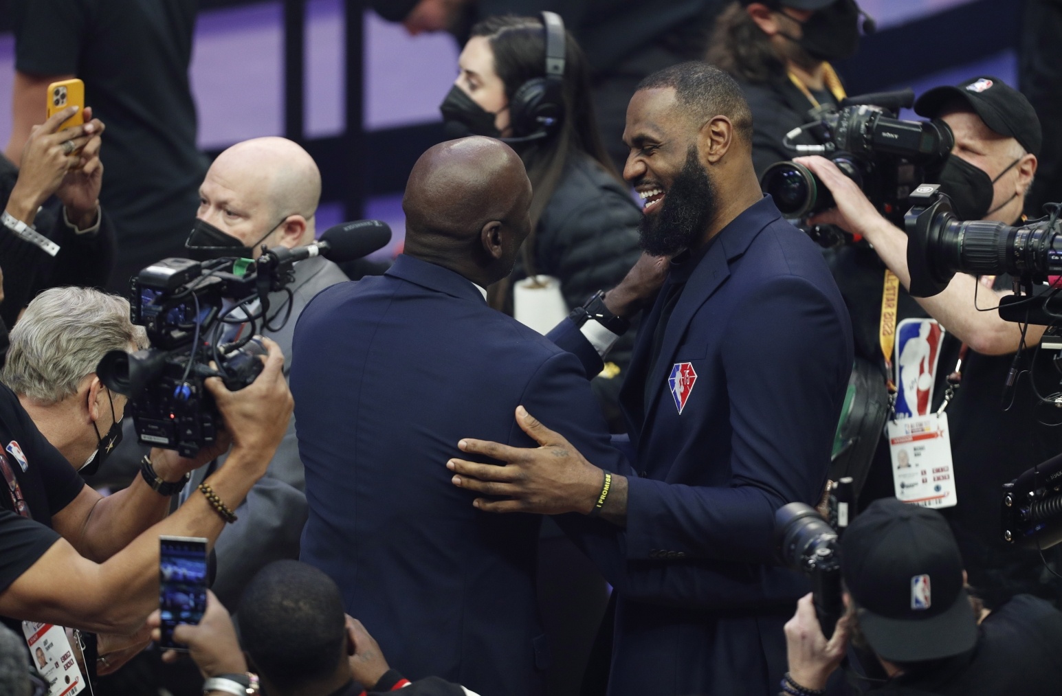 詹姆斯：我退役前喬丹不會跟我聊天的 跟科比也是打了奧運才變熟