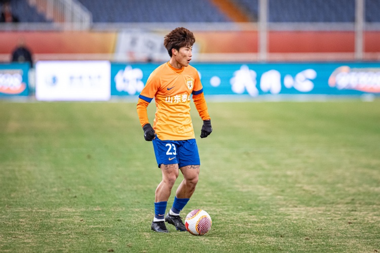 記者：泰山隊賽前，崔康熙和謝文能出席發布會