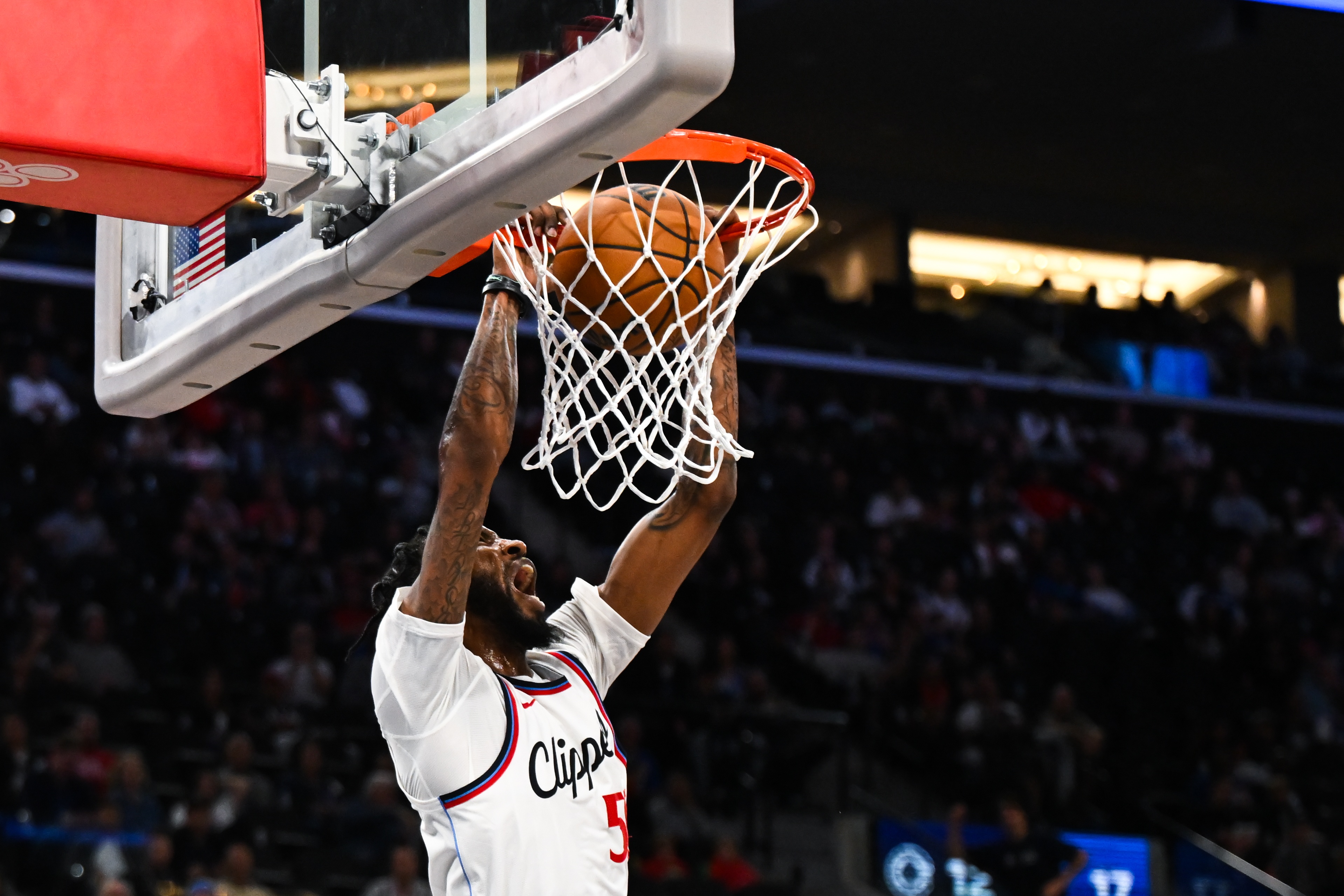 攻守兼備！小德里克-瓊斯8中5拿到12分6板 正負值+24最高