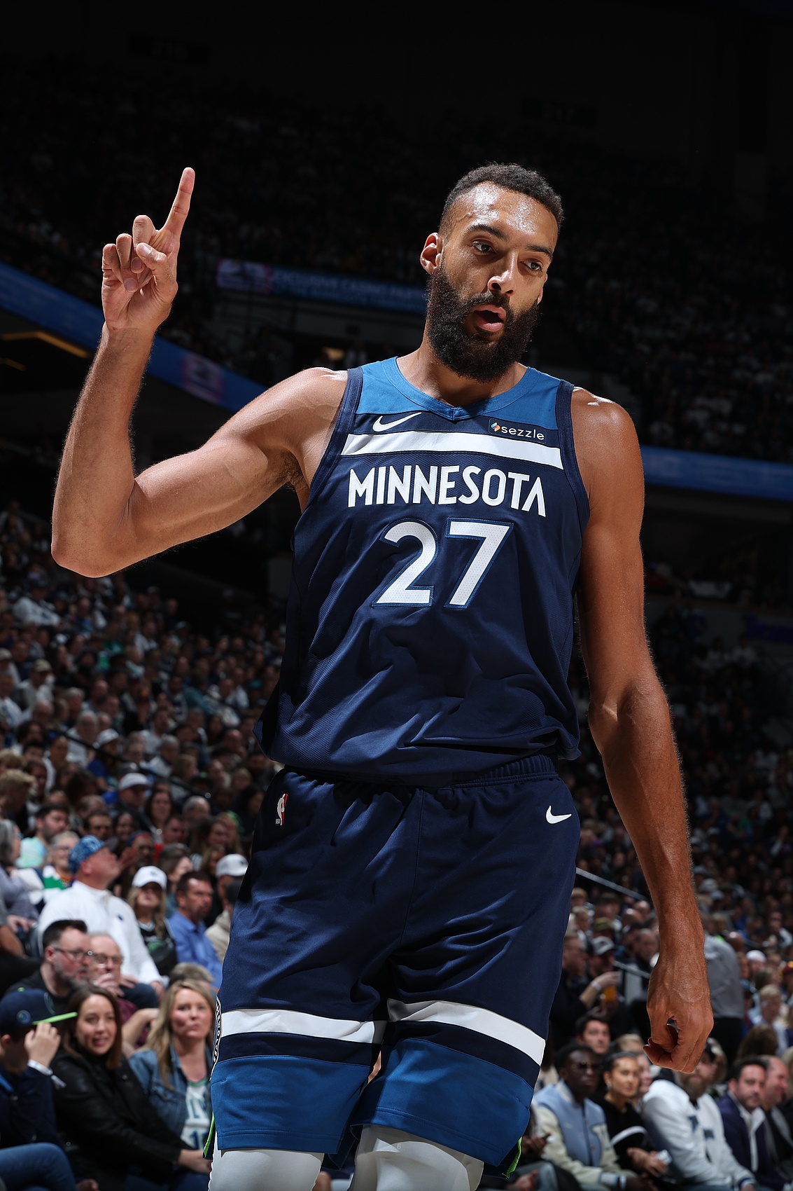 戈貝爾：隊友們激勵我去做世界上最好的防守球員 我也認為我就是