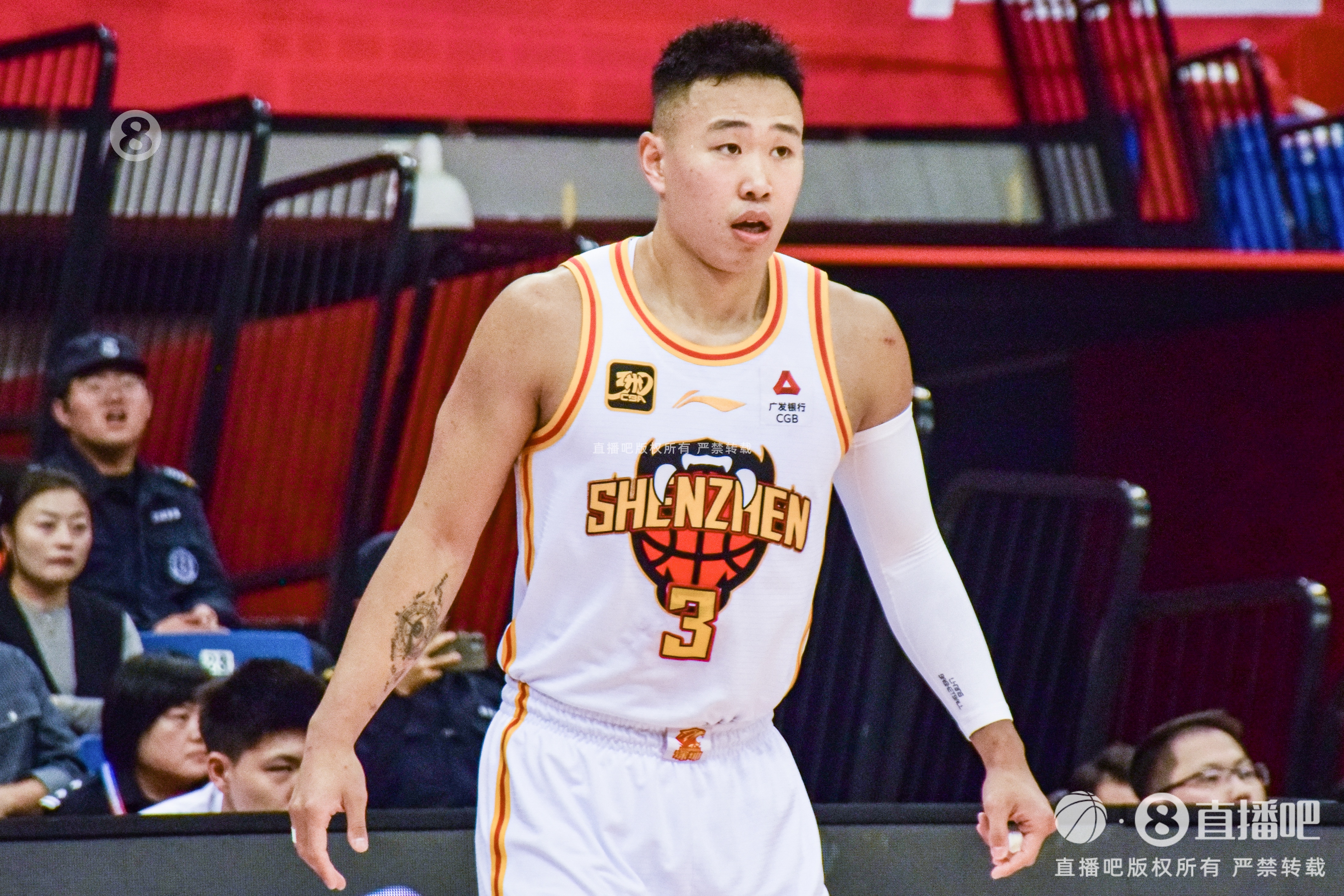 一人打一隊！賀希寧15中8砍半場最高22分 連續投進高難度三分