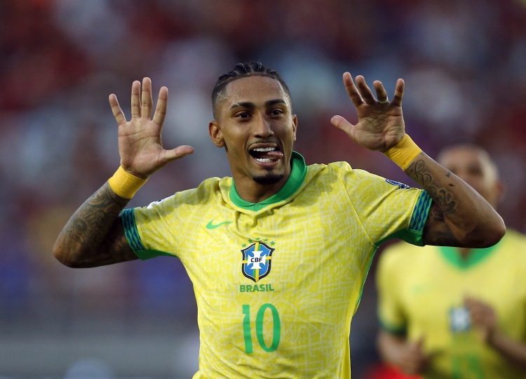 前巴甲球員拉菲尼亞因同名躺槍，被阿根廷球迷種族歧視&罵猴子