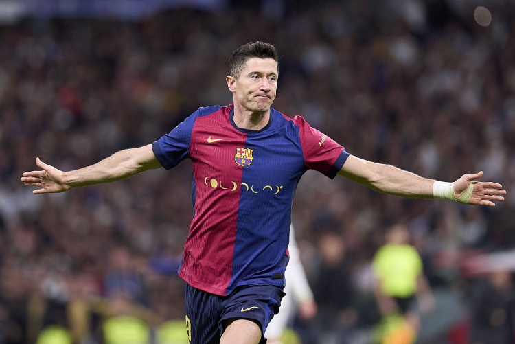 萊萬本賽季俱樂部+國家隊已打進40球，五大聯(lián)賽球員中首位