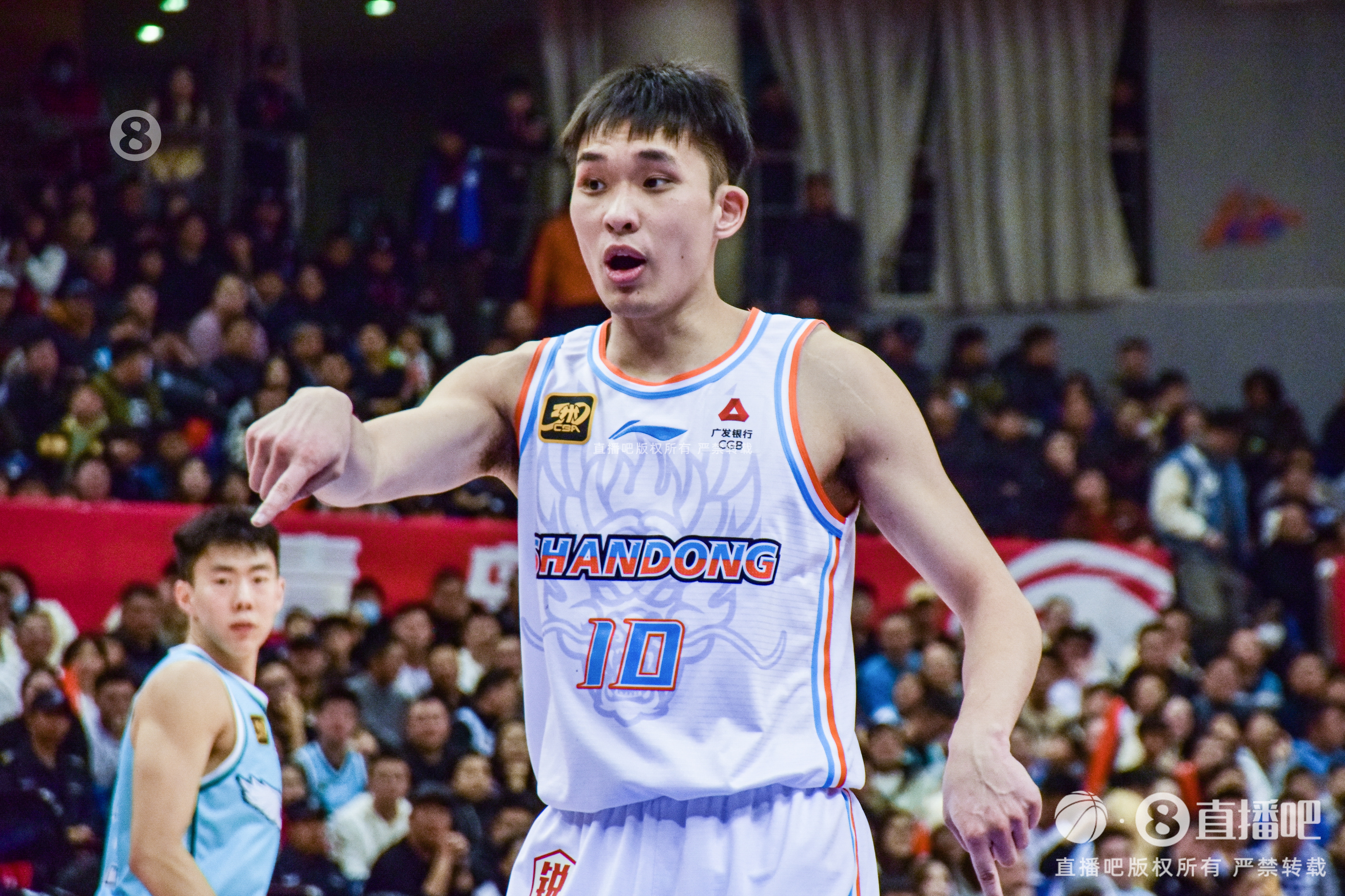 投得很準(zhǔn)！謝智杰首節(jié)4中3&2記三分拿到全隊(duì)最高8分