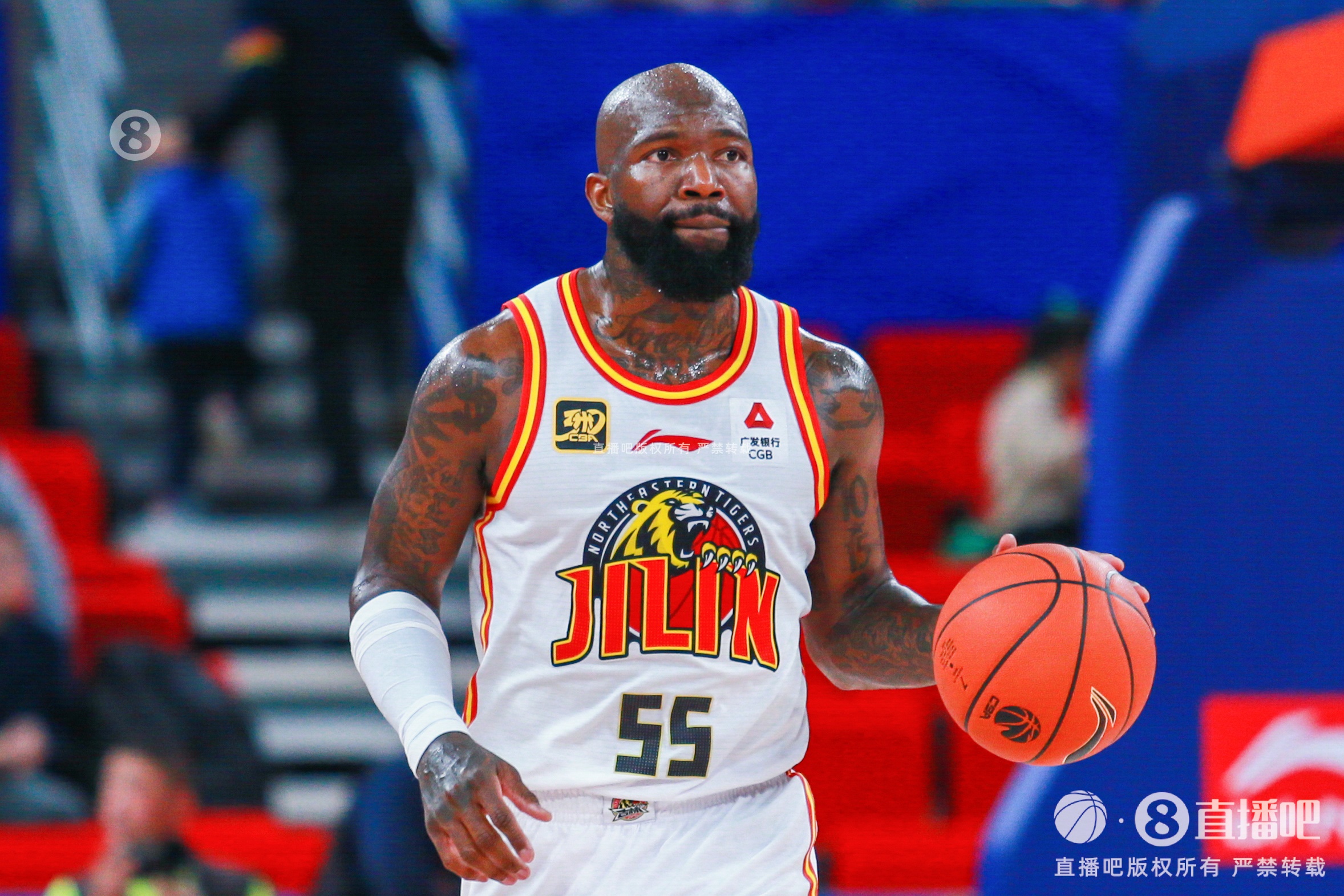 該歇歇了！多米尼克-瓊斯半場出戰(zhàn)20分鐘 10中6砍15分3板8助3斷