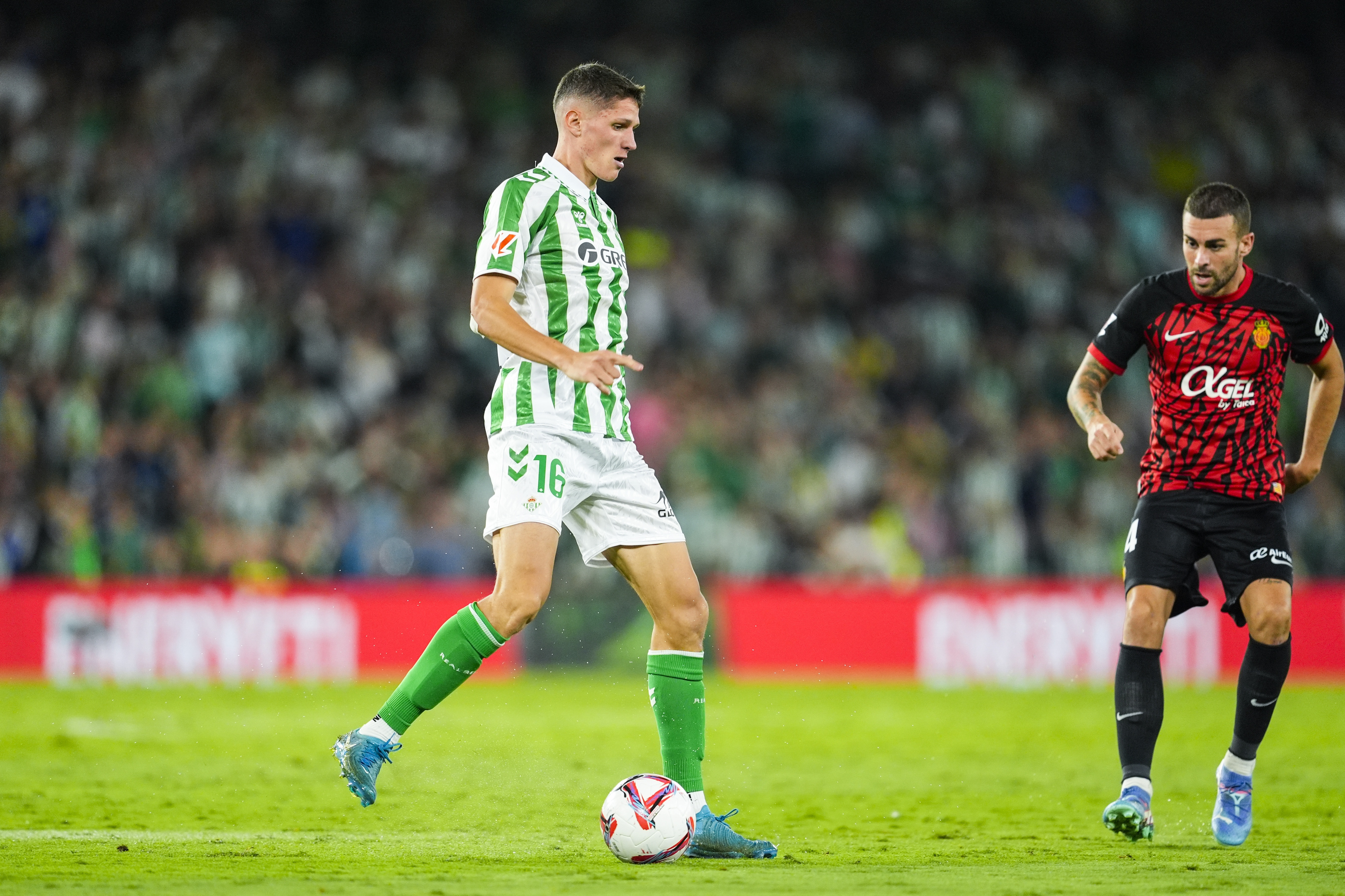 羅馬諾：阿爾蒂米拉將與貝蒂斯續約至2029年，他是曼城的引援目標