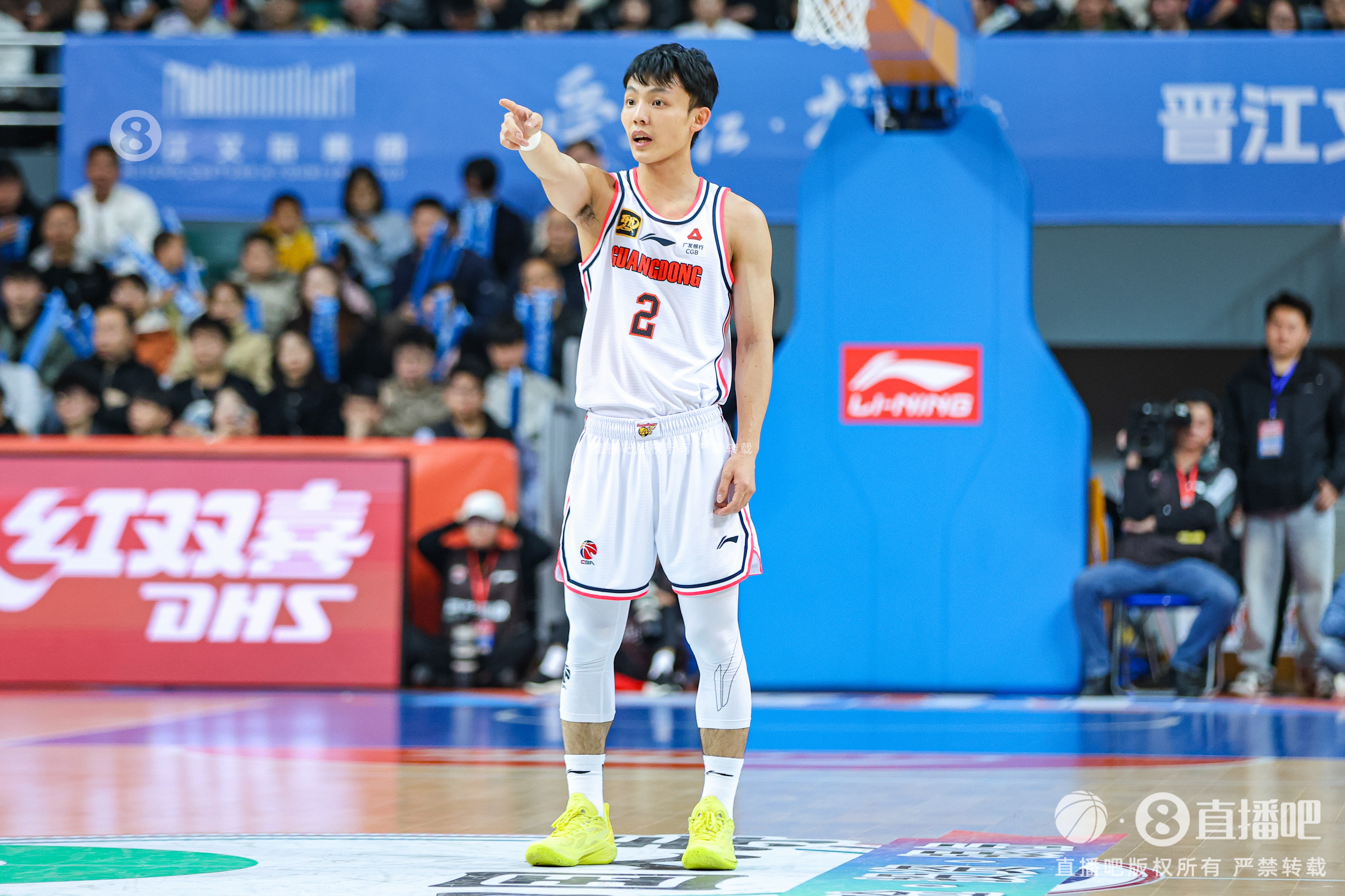 手熱！徐杰打滿首節(jié)5中4拿到10分2助 正負(fù)值+17