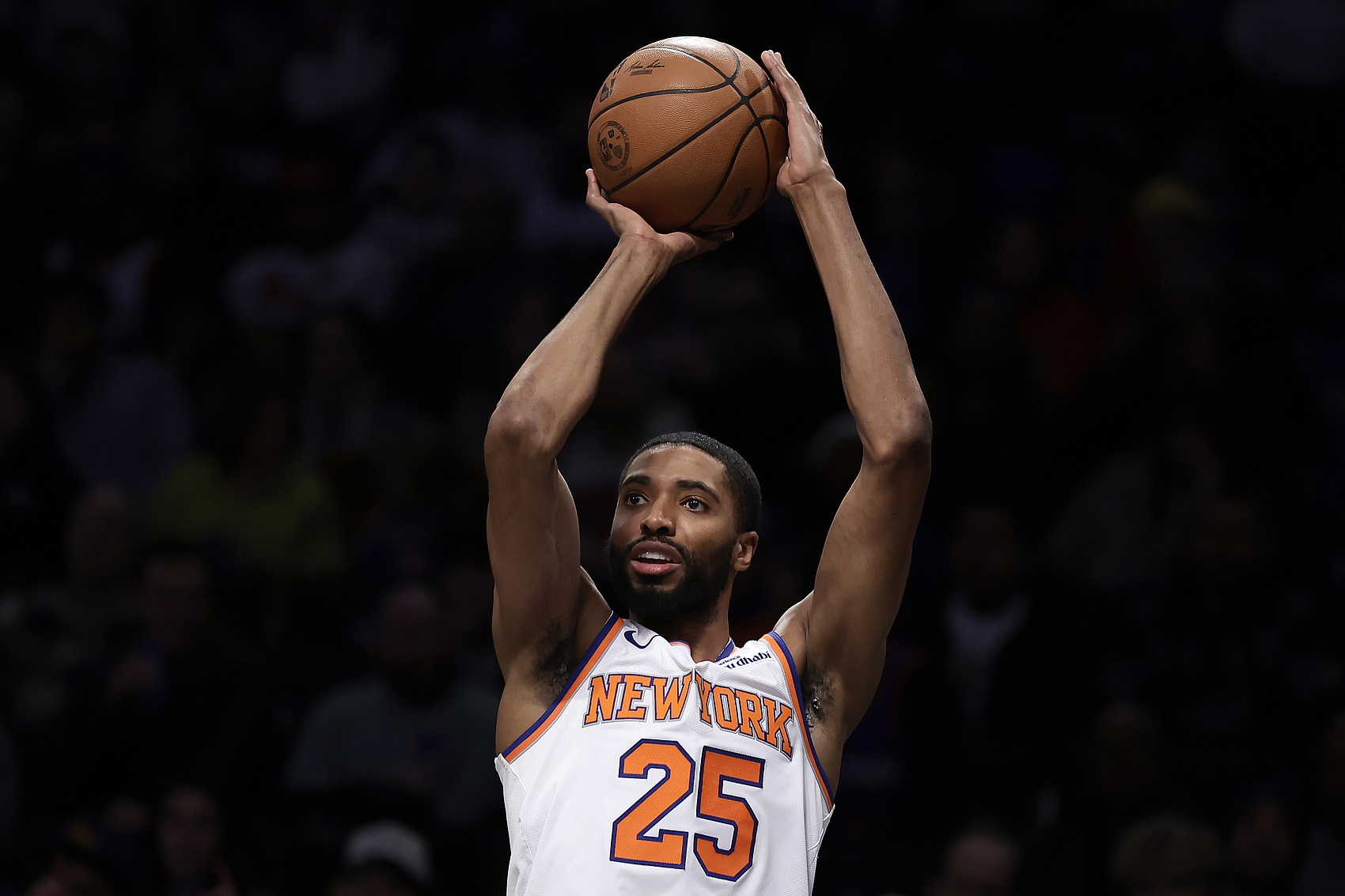 傳射俱佳！米卡爾-布里奇斯22中12拿到28分7助 末節(jié)13分定勝局