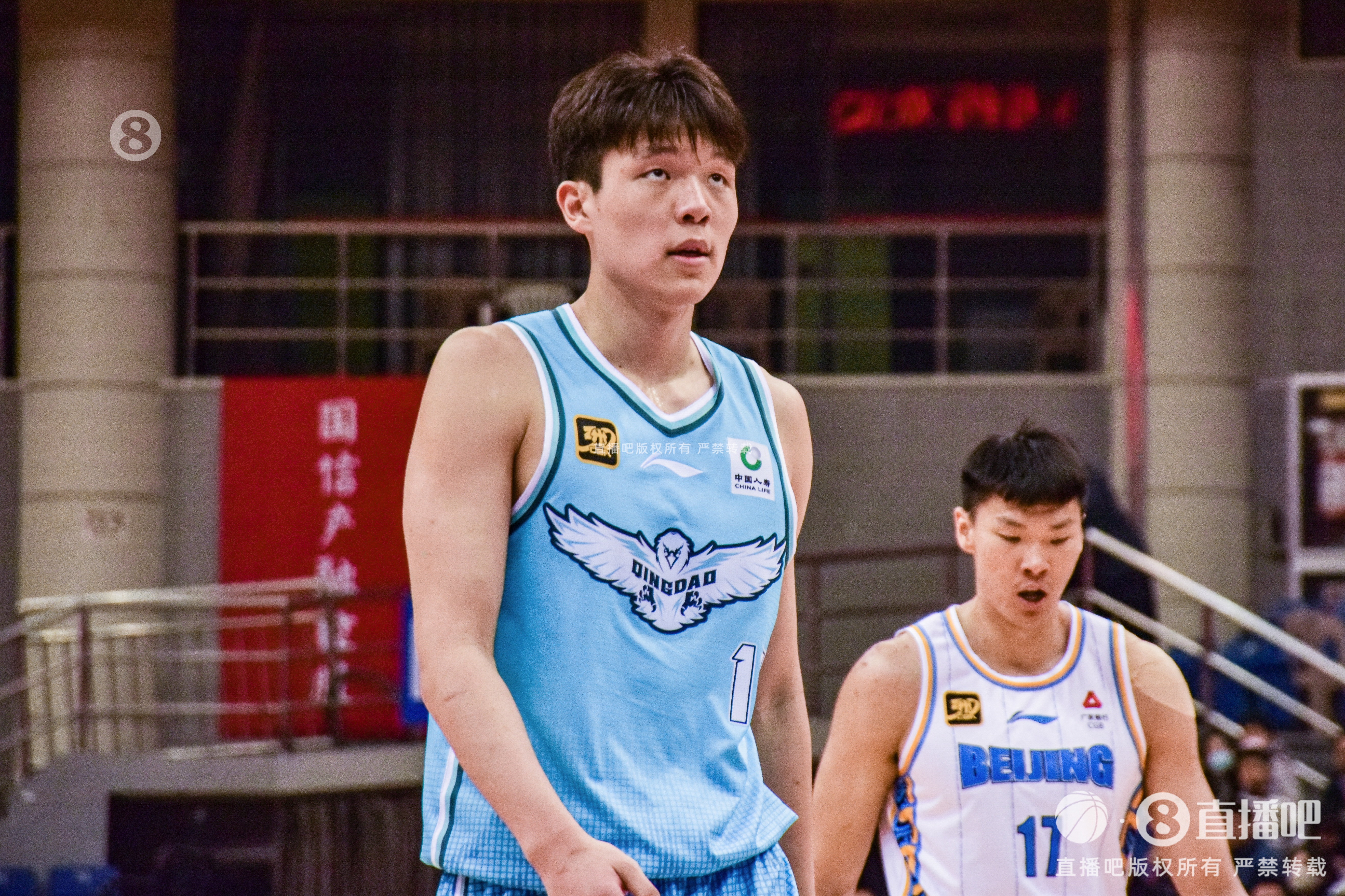 內(nèi)線攻防俱佳！楊瀚森半場10分鐘4中3砍9分11板&另有3斷2帽