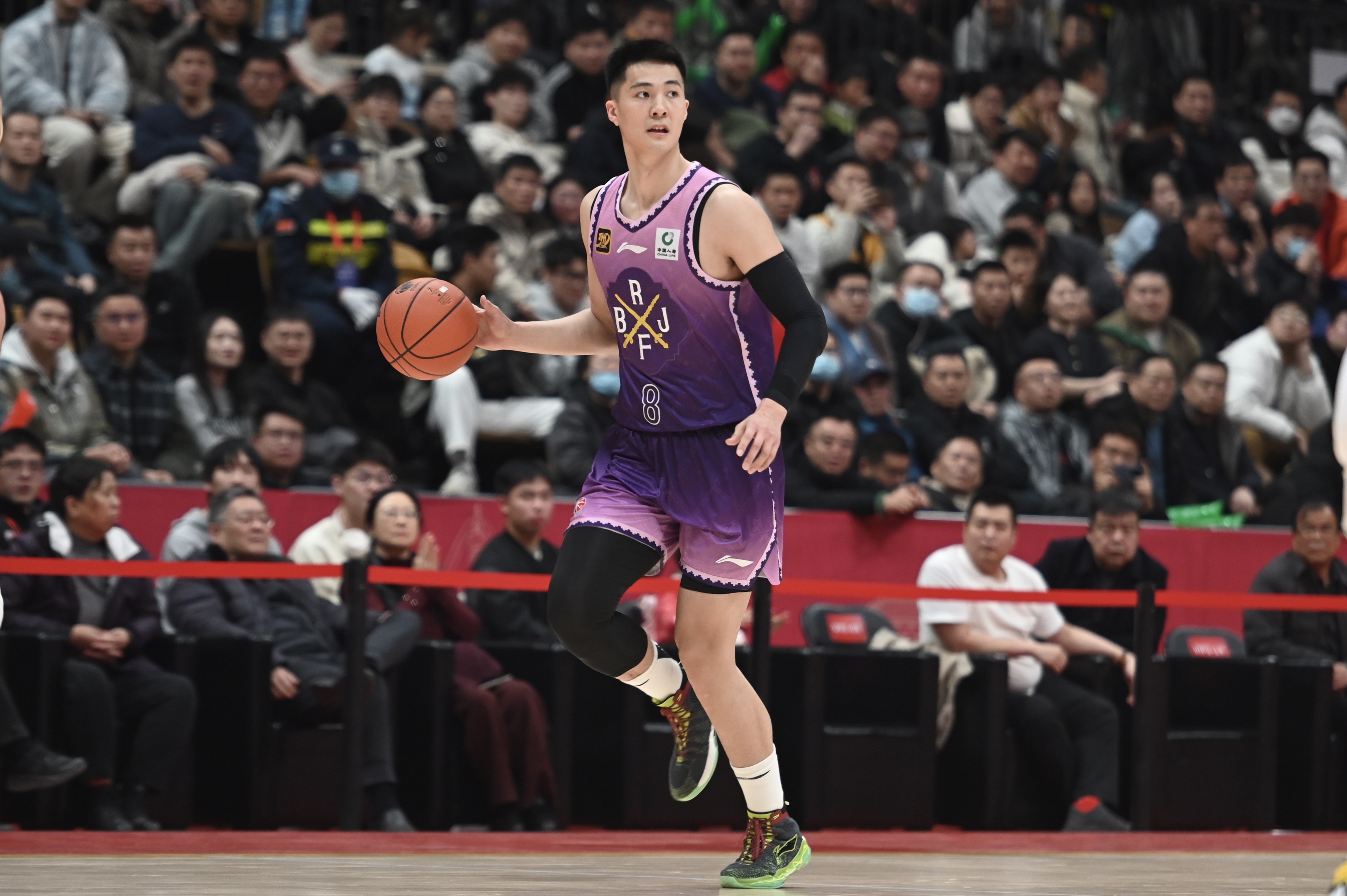 打得不錯(cuò)！朱松瑋半場6中3&三分2中1拿7分&搶下7個(gè)籃板