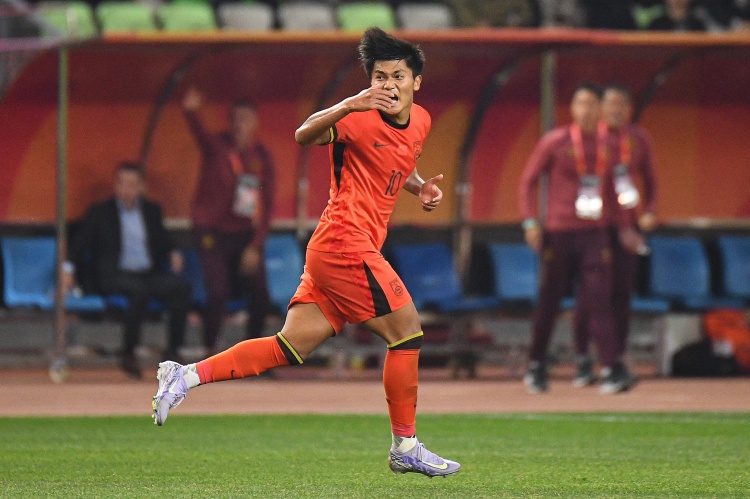 老蒯無緣名單！19歲蒯紀聞隨隊出征，但未進名單無緣職業生涯首秀