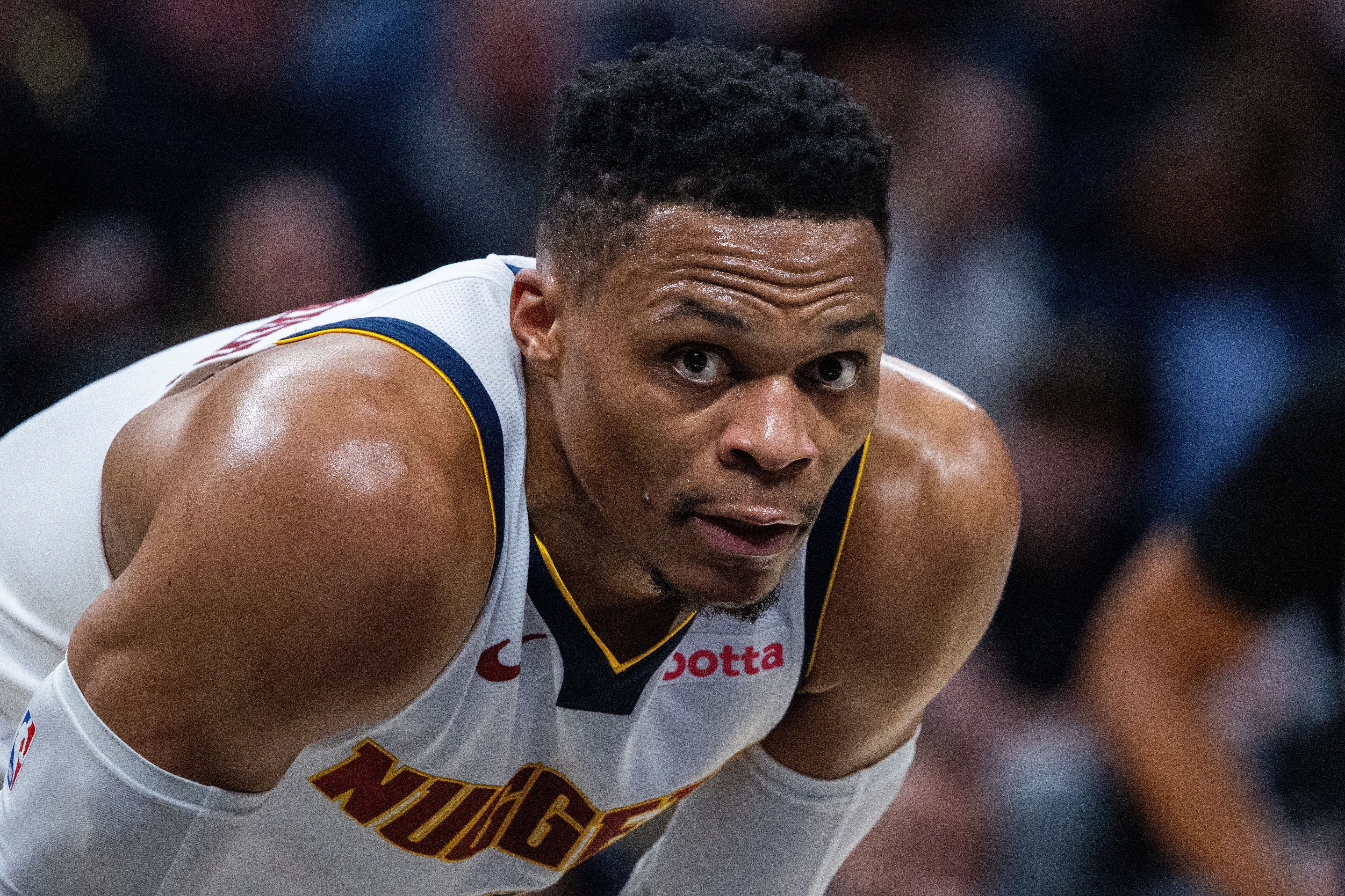 沒籃兒但能串聯(lián)！威少替補23分鐘9中2貢獻6分6助1斷