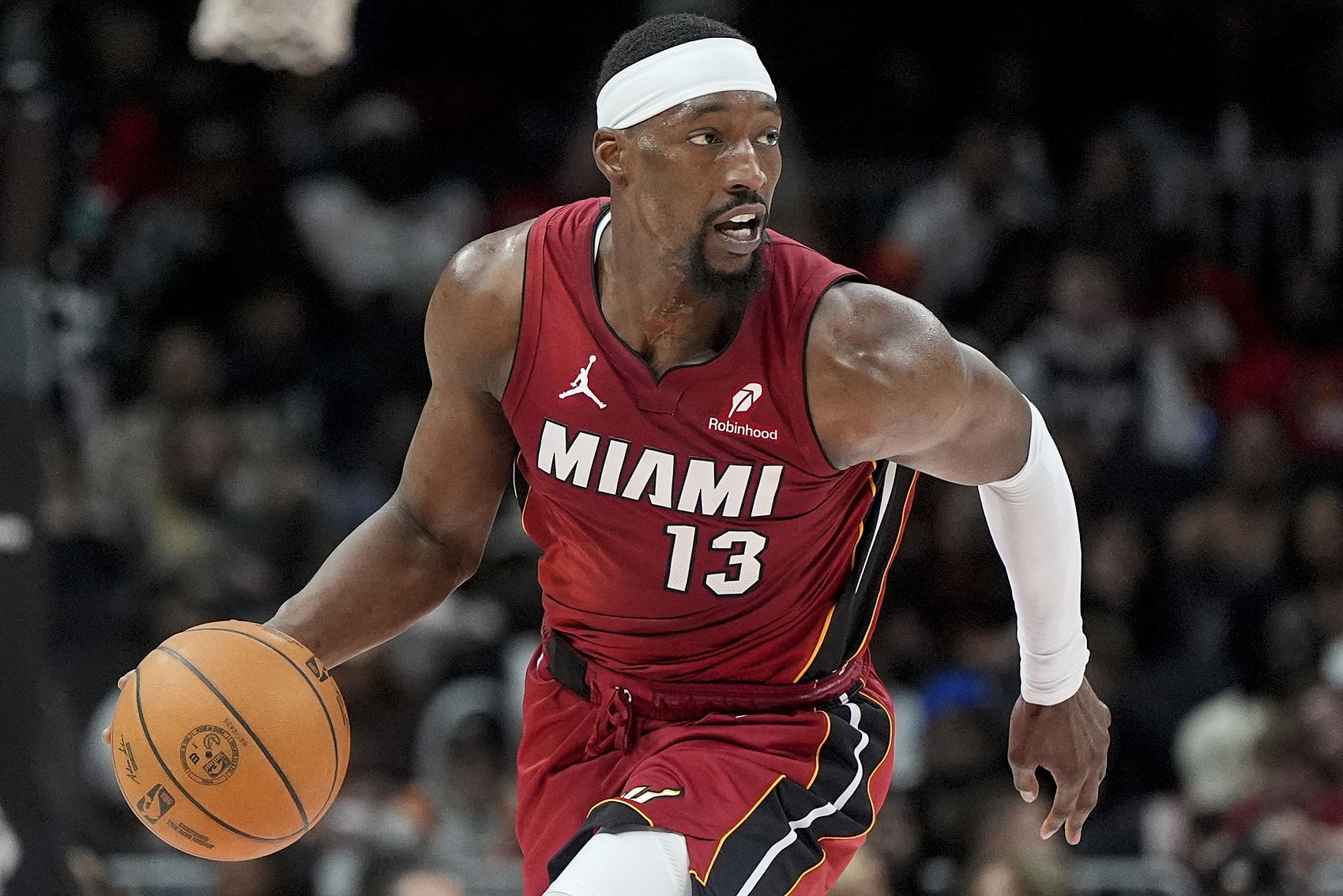 予取予求！阿德巴約三節19中11拿下28分12板5助 首節轟16分