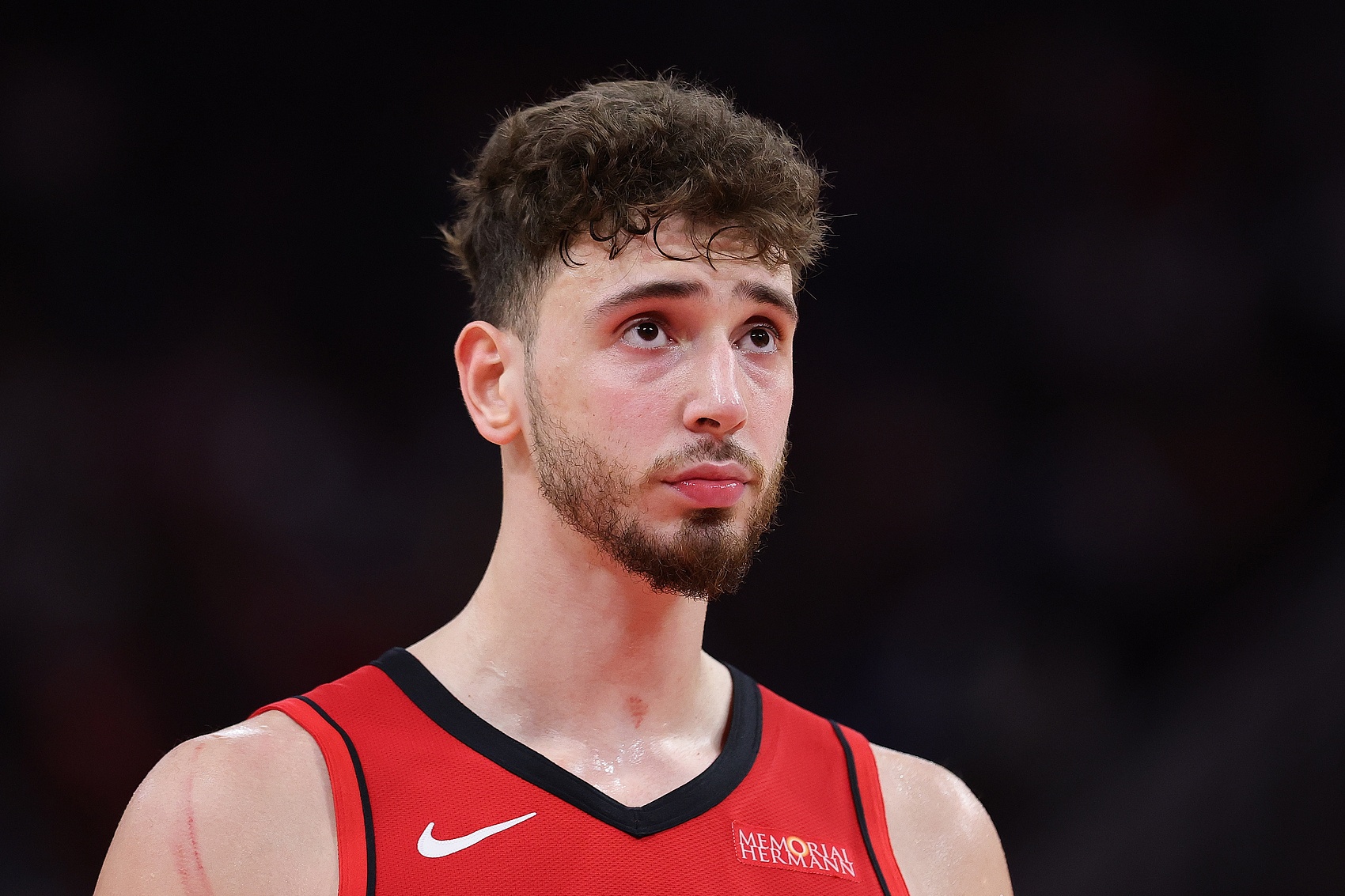 游刃有余！申京11中6拿到16分9板3助1斷1帽 正負值+30