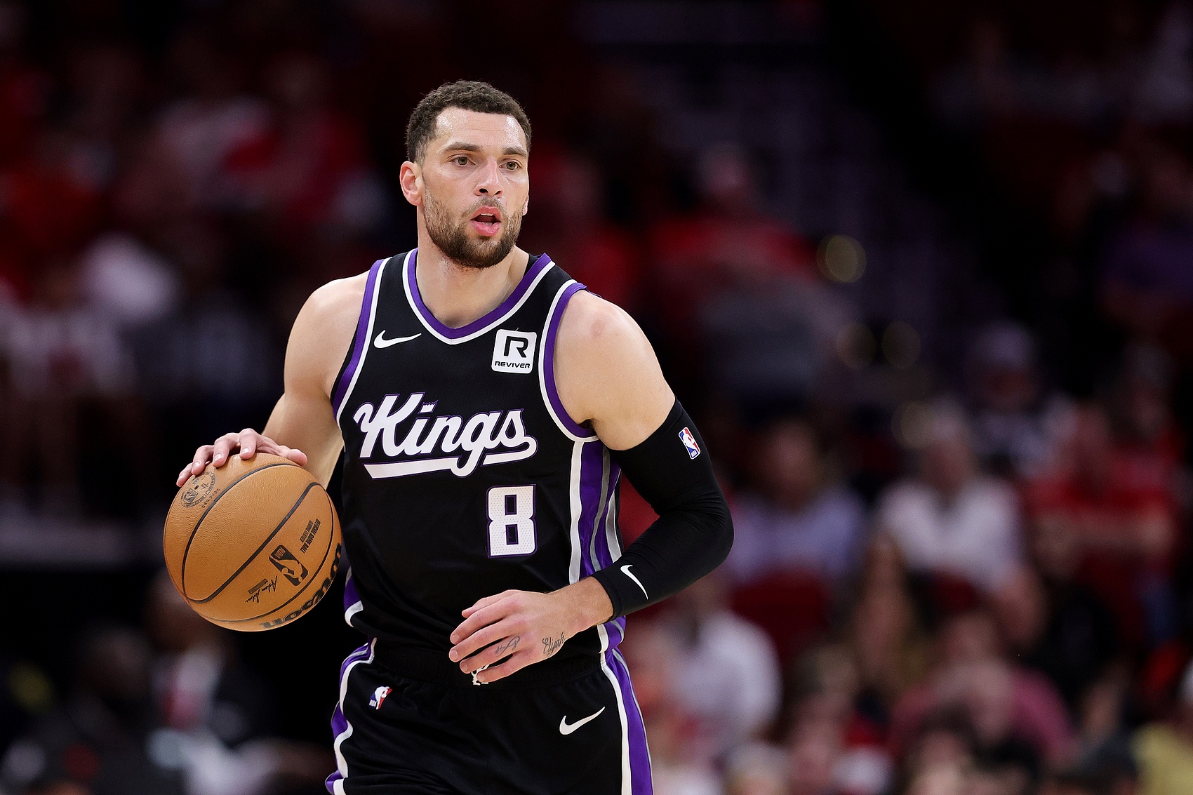 就是得分！拉文半場(chǎng)12中9高效砍下20分1板 次節(jié)獨(dú)得13分