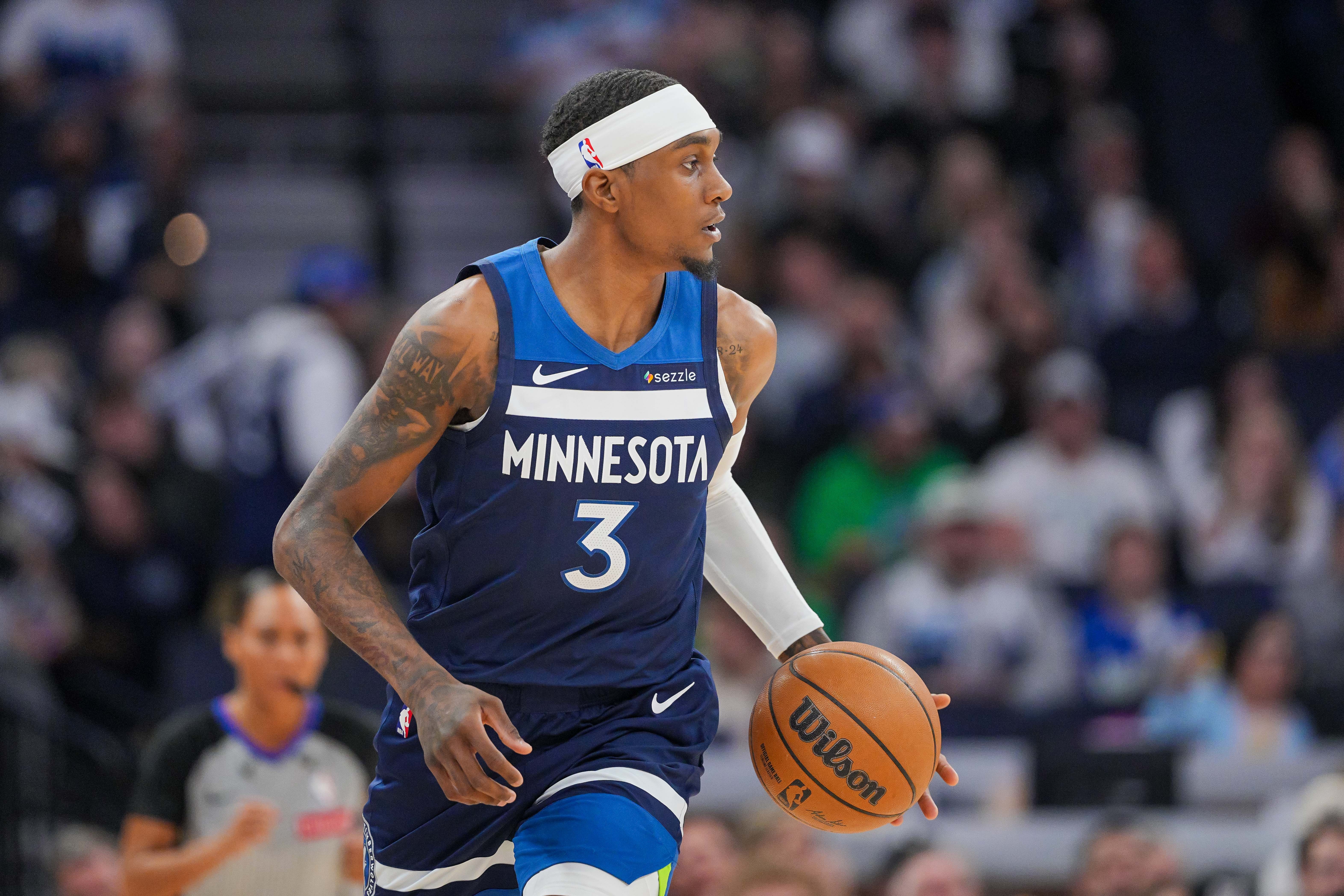 芬奇：麥克丹尼爾斯在防守端的表現(xiàn)堪稱(chēng)驚艷 這正是球隊(duì)所需的