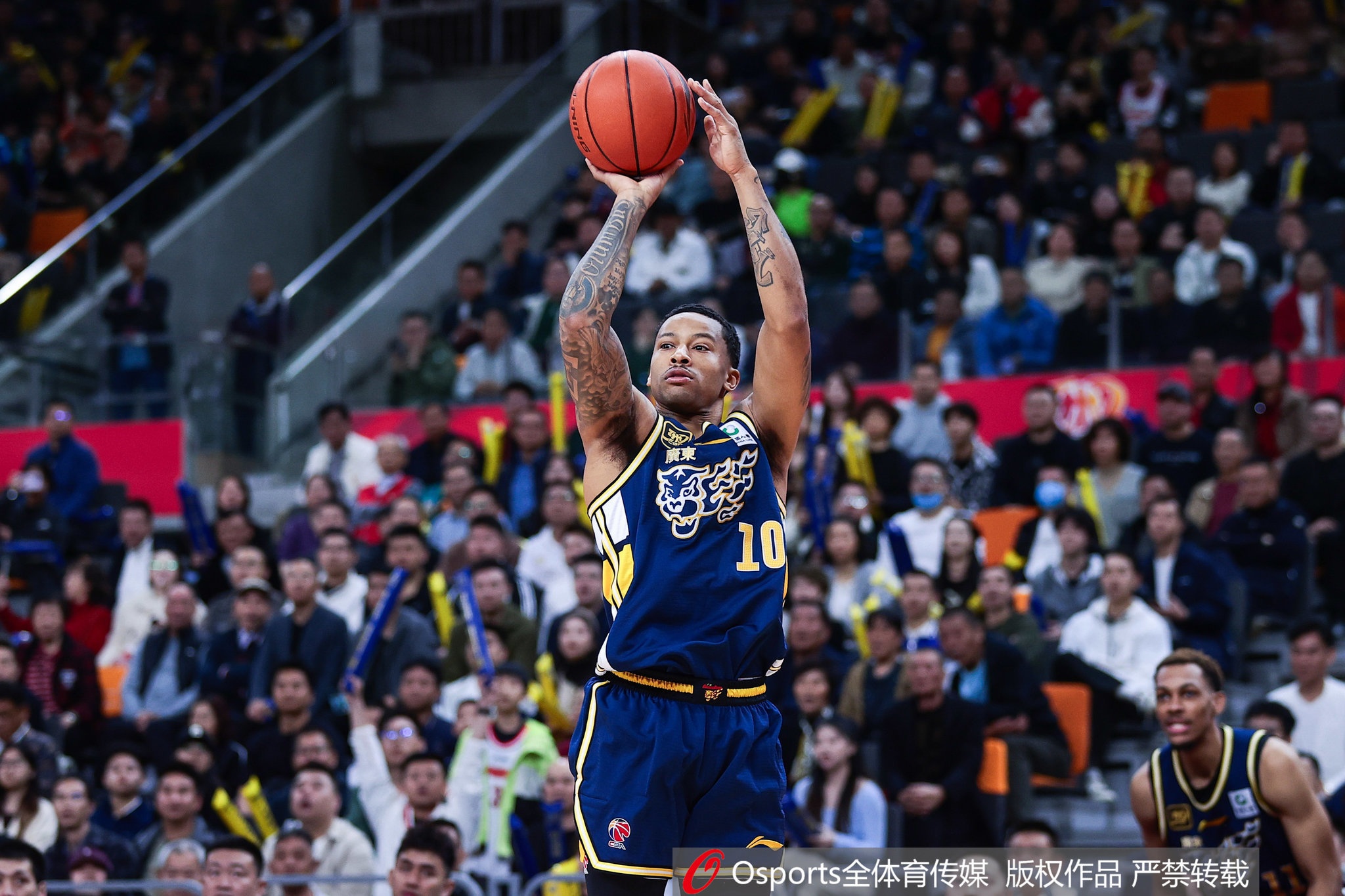 手熱得很！廣東外援伯克半場7中6&罰球3中2拿到14分 另有3板1助