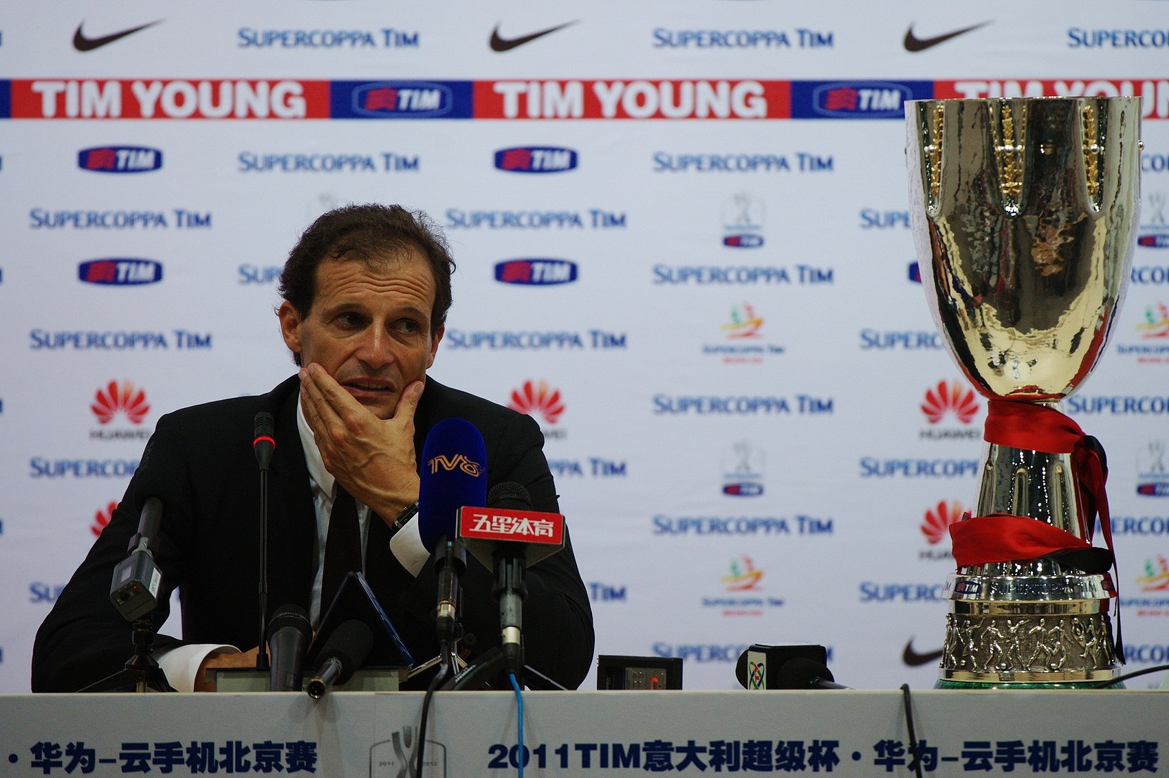 記者：小法和阿萊格里得到米蘭認可， 但沒總監就無法選擇新教練