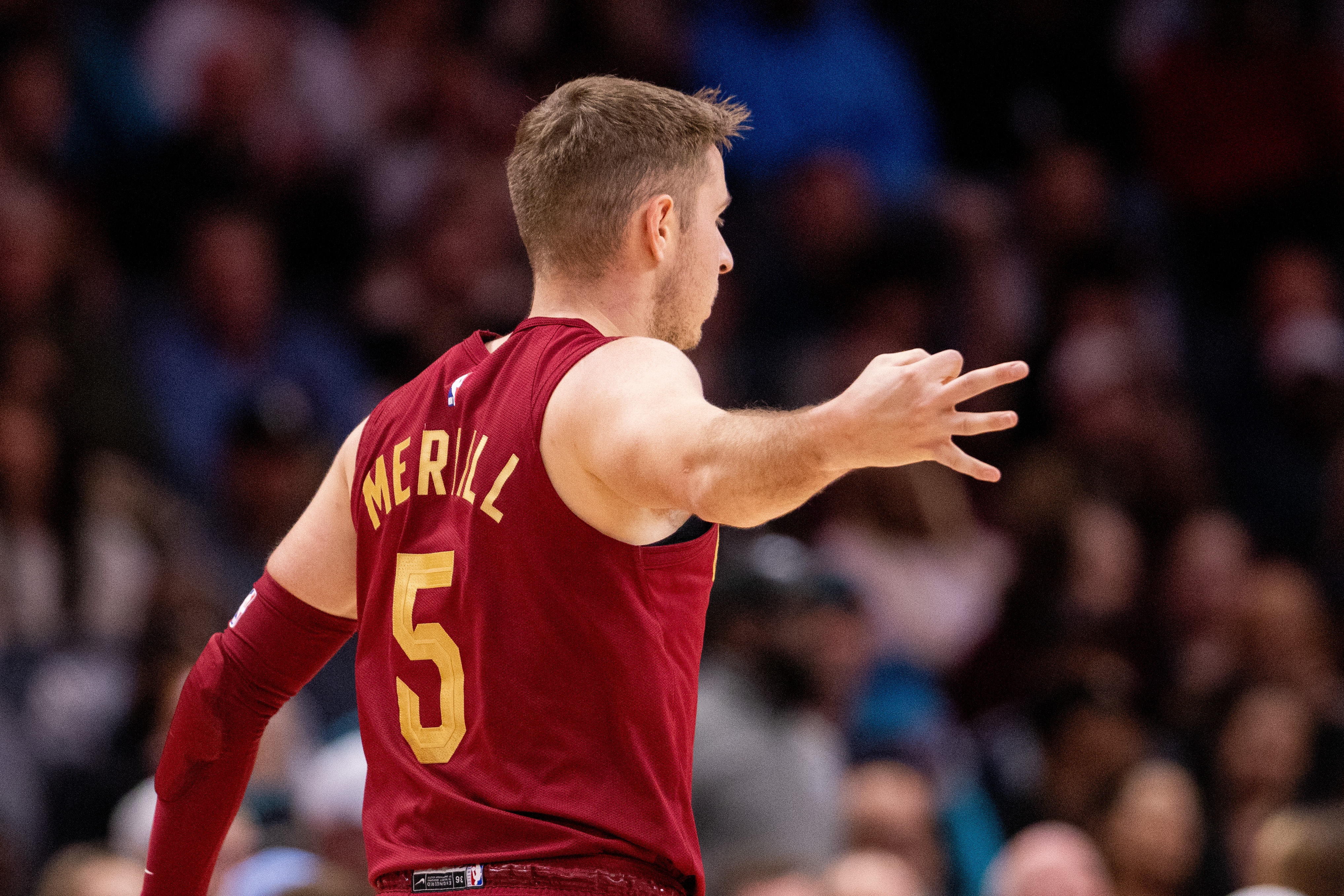 阿特金森：梅里爾在攻防兩端都值得信賴 他能用無(wú)球跑動(dòng)撕開(kāi)防守