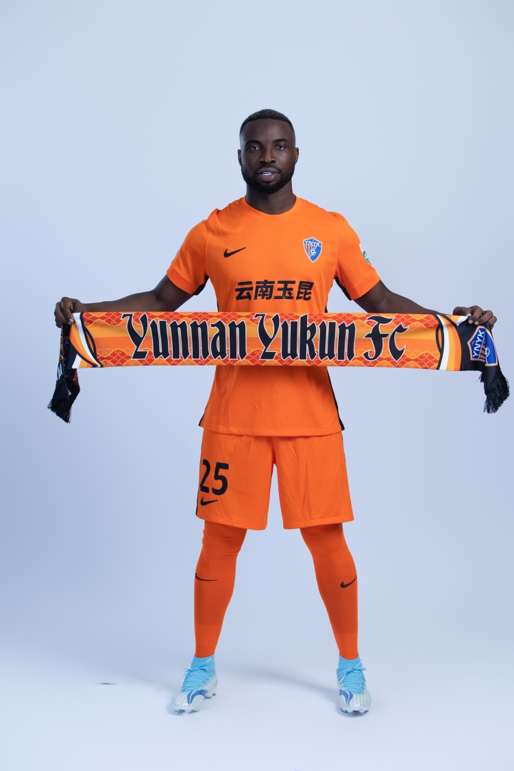 未能完成歸化！奧斯卡以外援身份上演玉昆首秀，頂替新援科斯塔