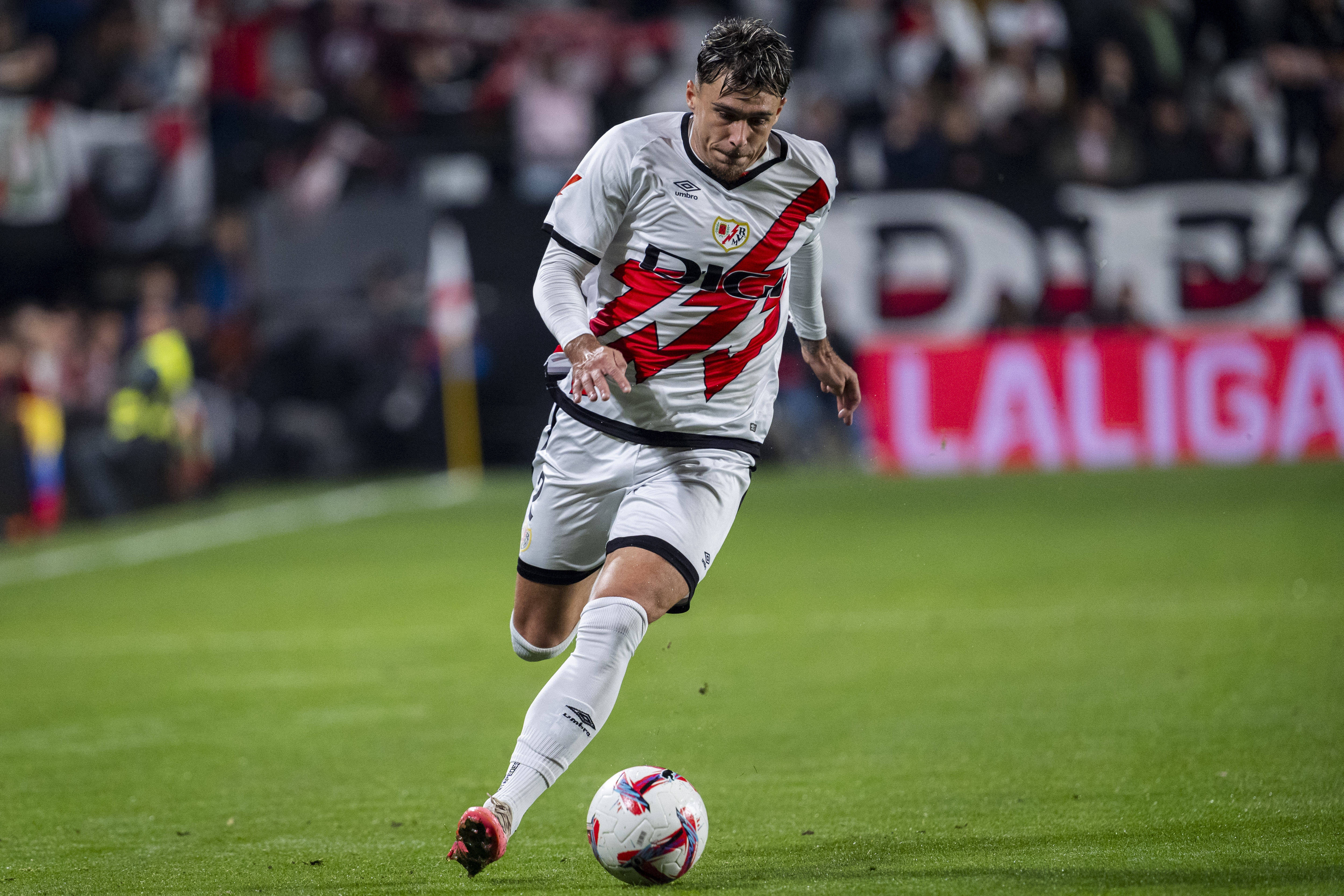 世體：巴薩更衣室對巴列卡諾右后衛拉蒂烏給予很高評價