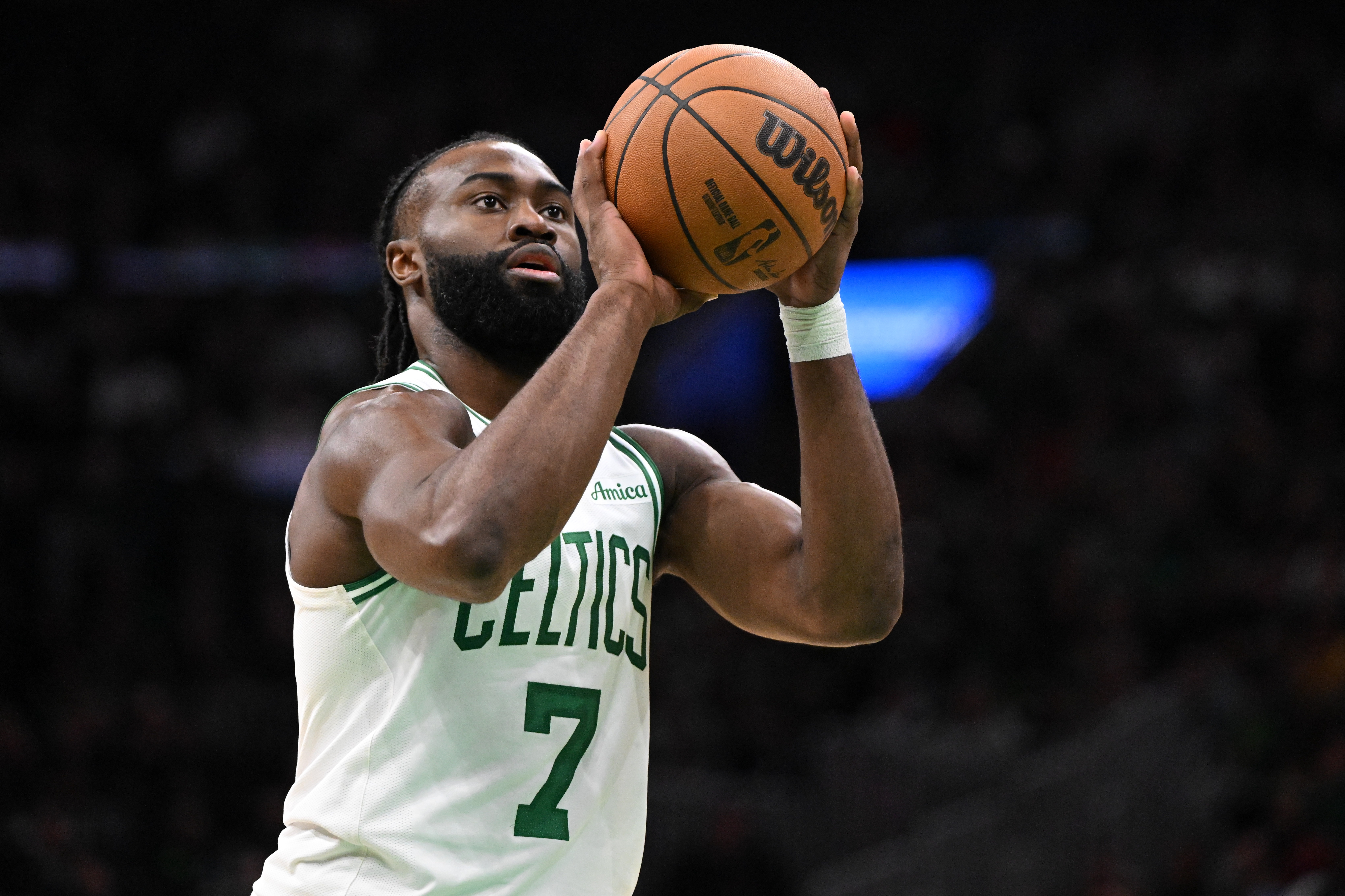 狀態(tài)出色！杰倫-布朗三節(jié)15中7拿下24分3板5助 正負(fù)值+24