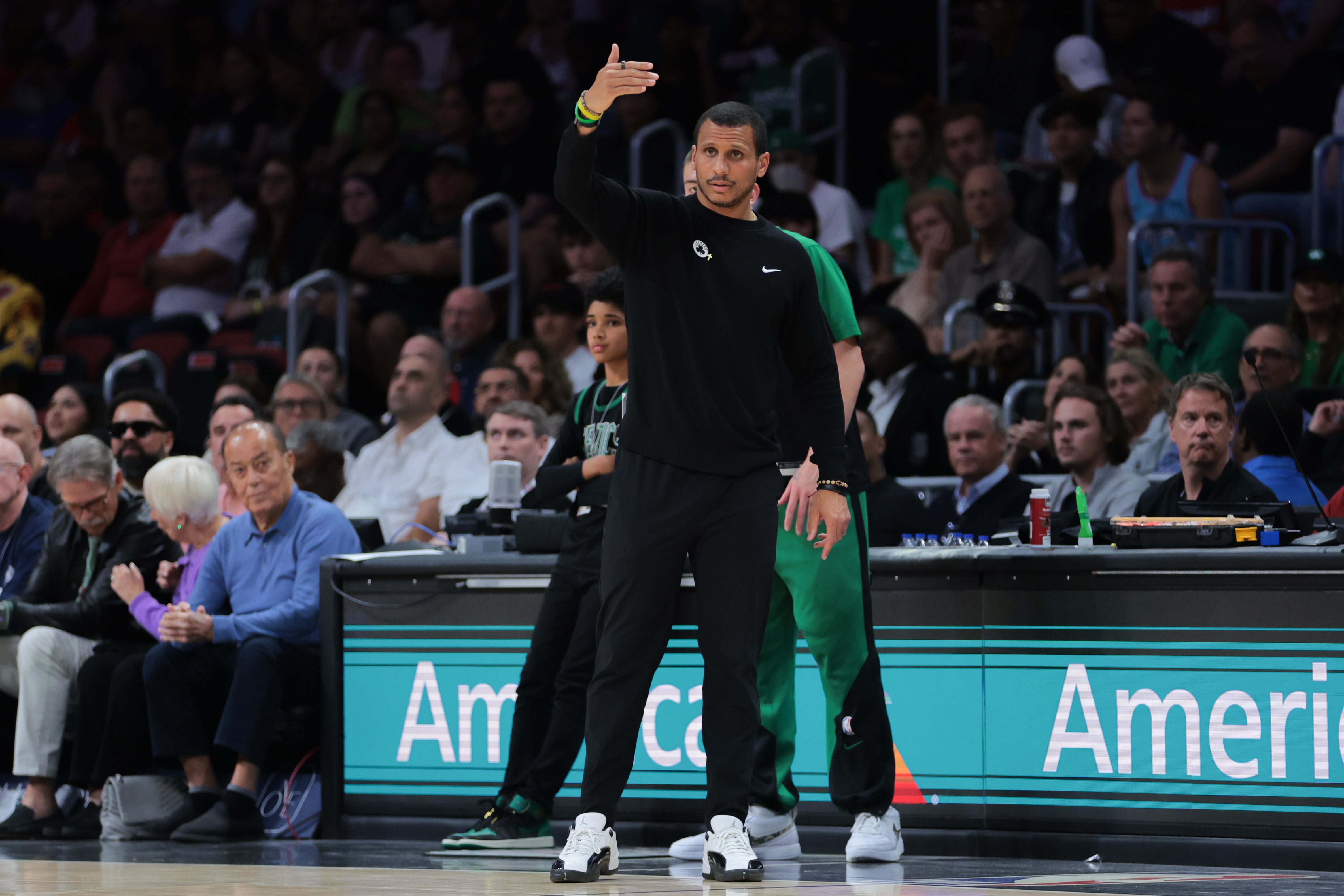 賽季前39個(gè)客場(chǎng)贏32場(chǎng)！綠軍與2015-16賽季的勇士并列&歷史唯二