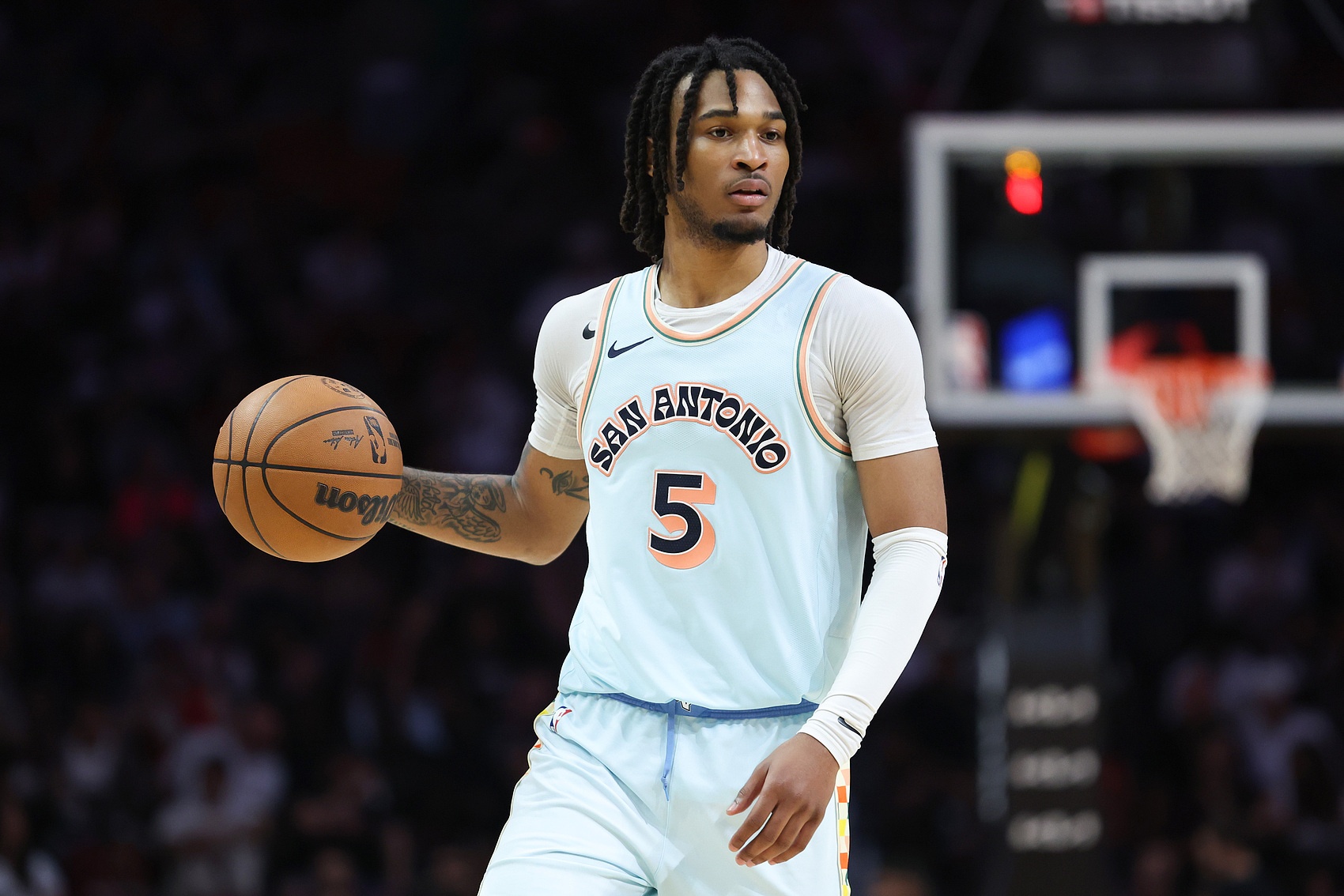 卡斯?fàn)栃滦阗惣镜梅滞黄?000分 隊史第5位 上一位是文班