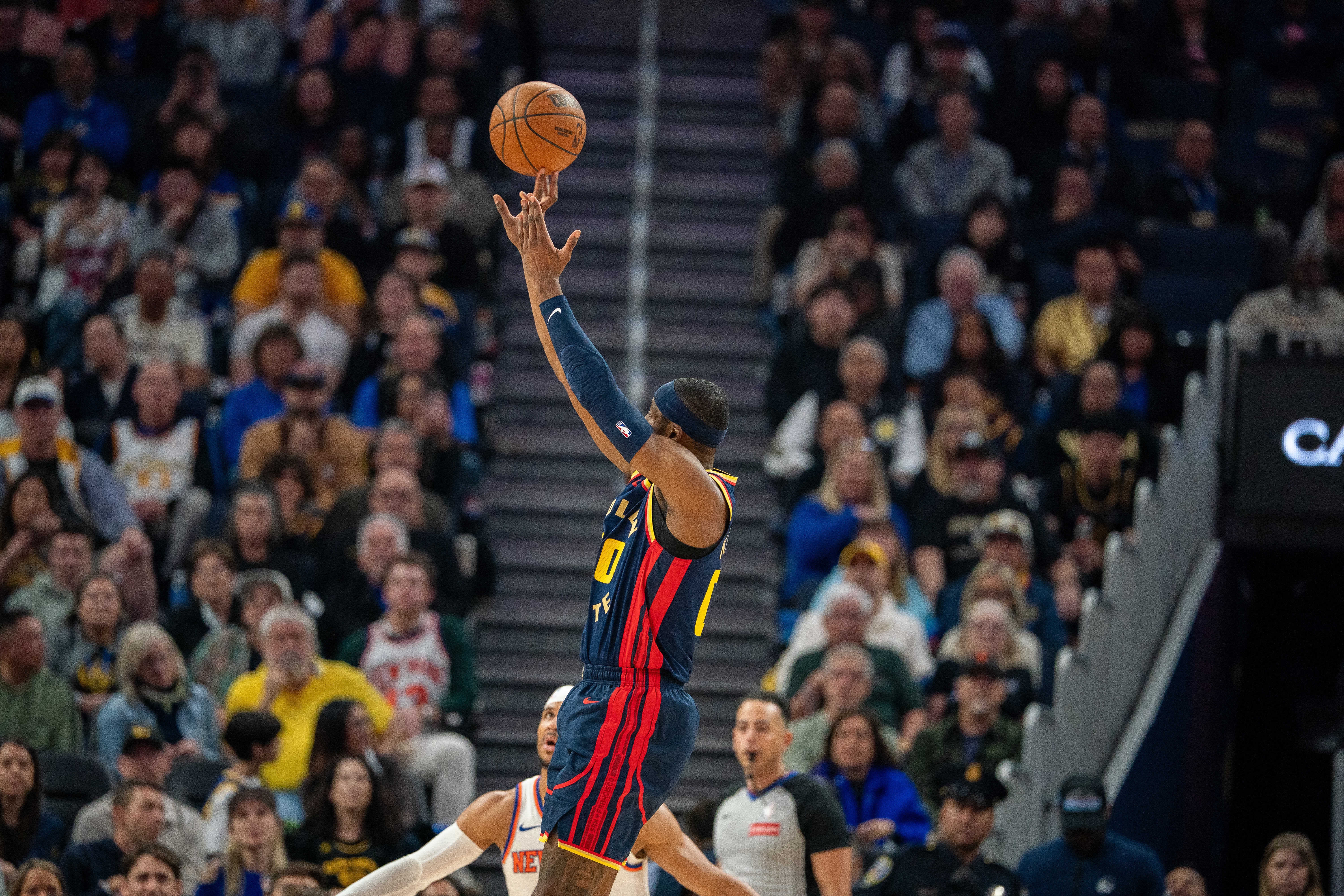 科爾：庫明加明日接受腳踝傷勢評估 希望情況不太嚴重