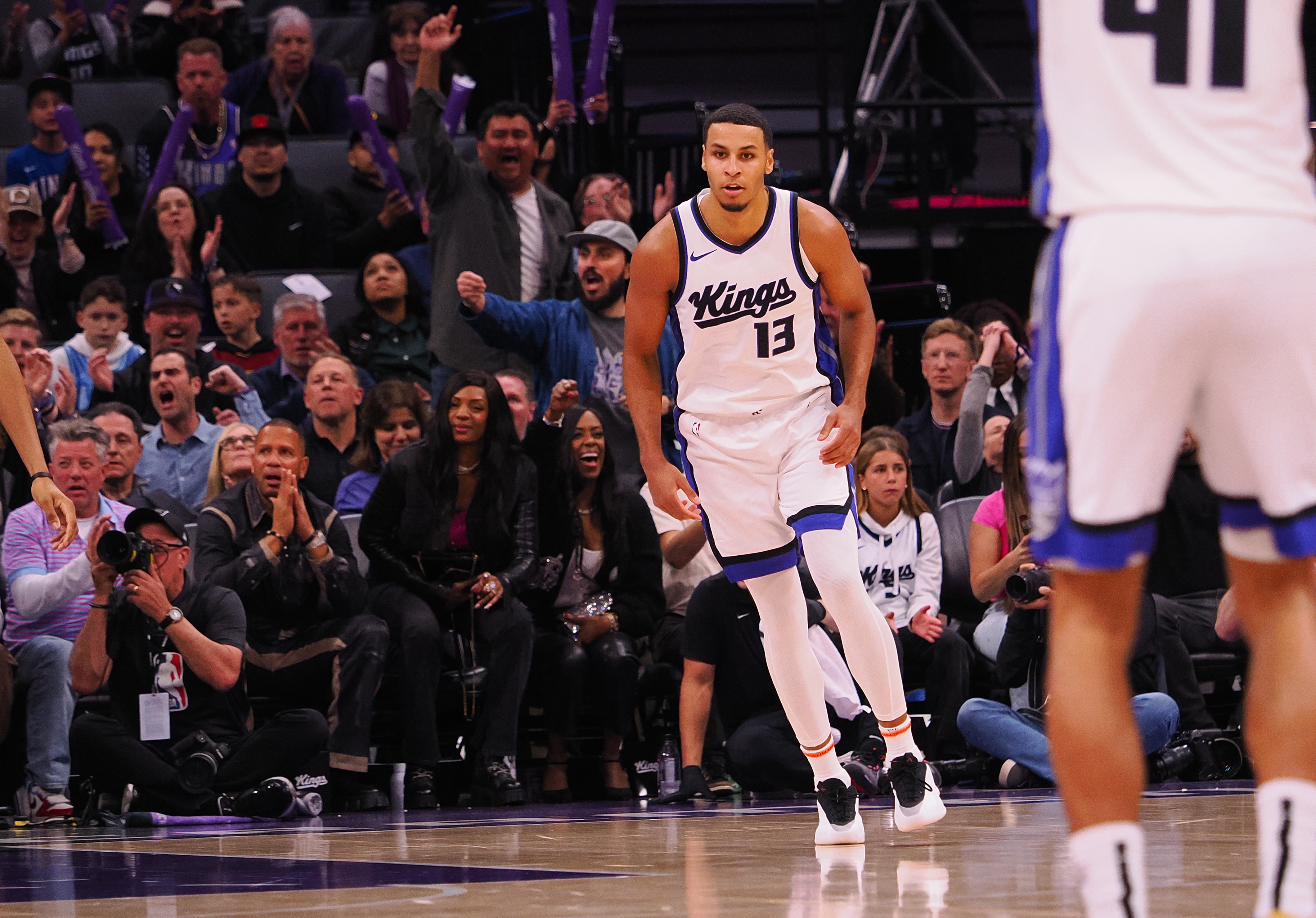 恐怖的外線火力！國王第三節三分13中10 基根-穆雷獨中5記三分