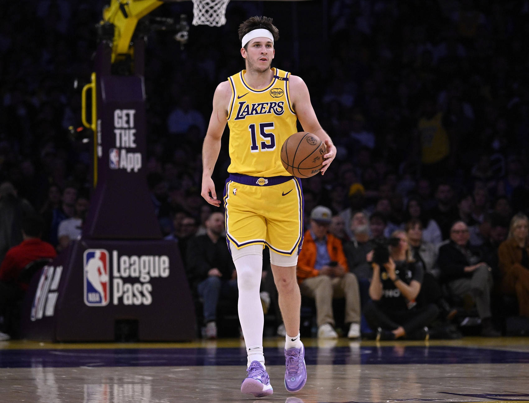 里夫斯上半場6投4中&三分2中1得到14分2助 第二節獨得12分2助