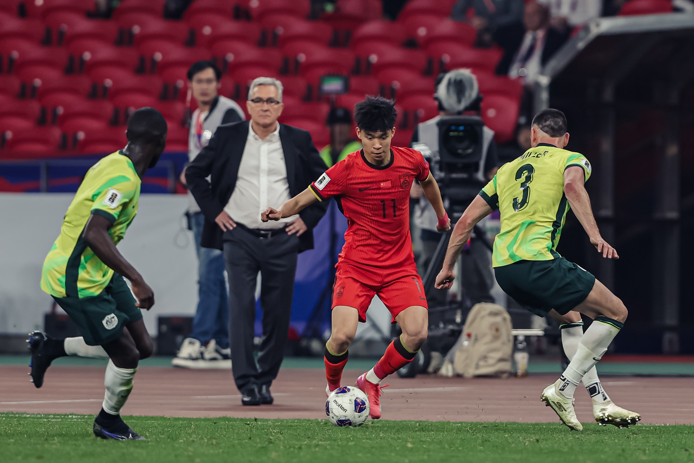 媒體人：國足和澳大利亞的首發球員，本輪中超只有三人首發