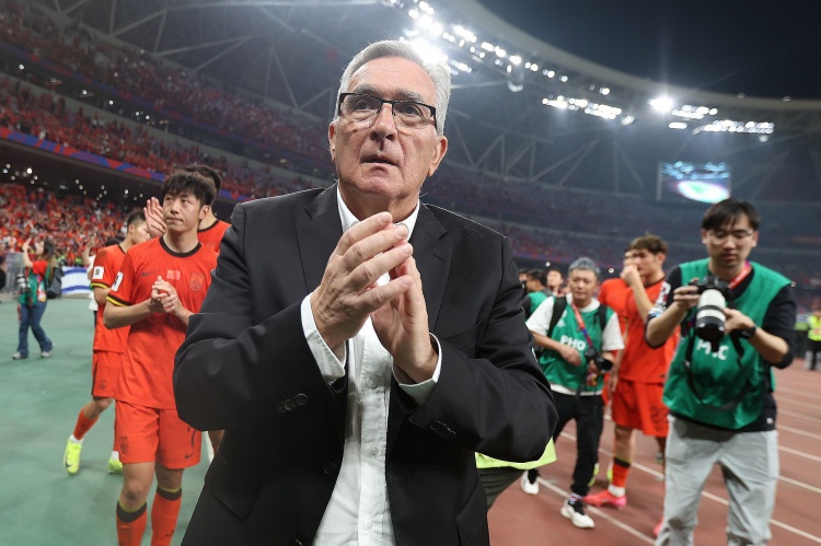 國足三連敗誰該擔責？迪拜集訓練了個寂寞？