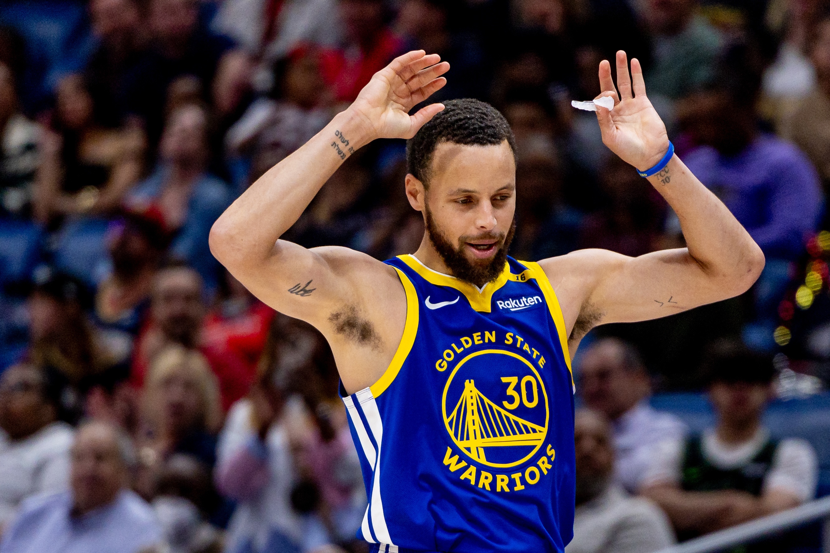 穩(wěn)！庫里上半場6中3得11分2板3助1斷 正負(fù)值+23全場最高