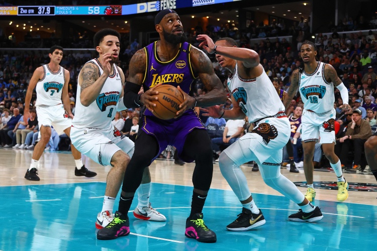 三瓶毒藥！東詹里同場(chǎng)皆至少25分8助 湖人三核驅(qū)動(dòng)啃下關(guān)鍵卡位戰(zhàn)